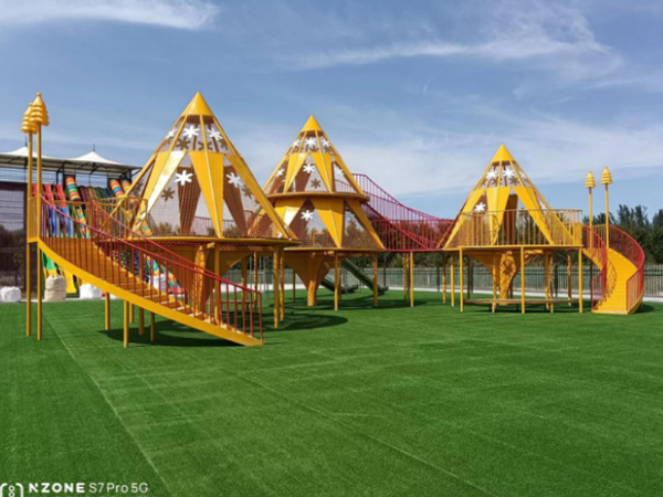 2022年8月，江蘇徐州紅楓森林公園，無動力游樂項目落地完成，占地15000平，總投資300萬。